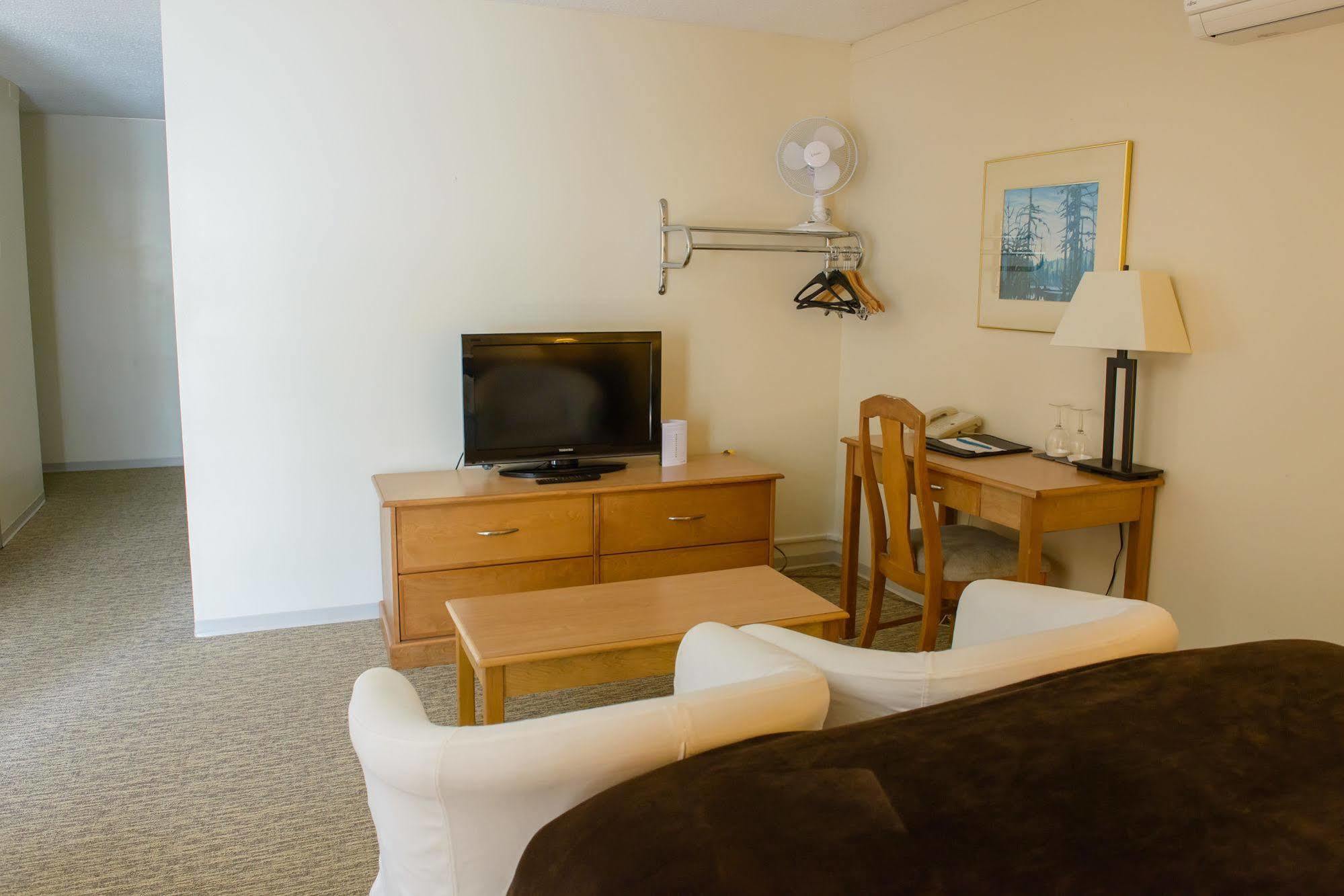 Driftwood Inn Sechelt Ngoại thất bức ảnh