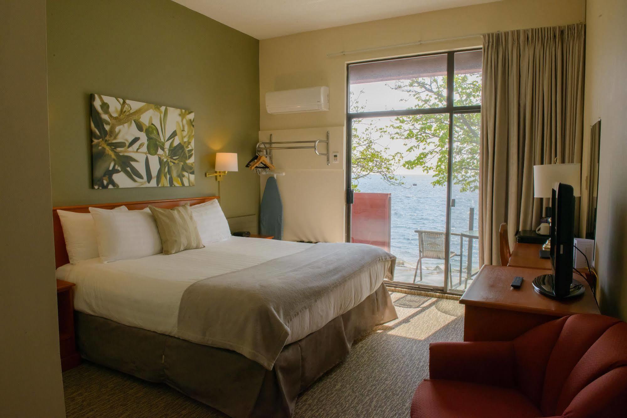 Driftwood Inn Sechelt Ngoại thất bức ảnh