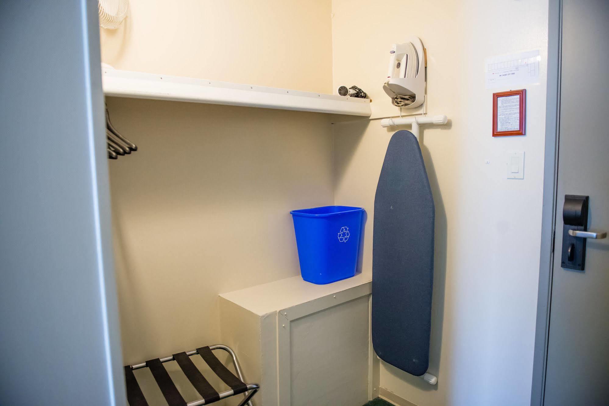 Driftwood Inn Sechelt Ngoại thất bức ảnh