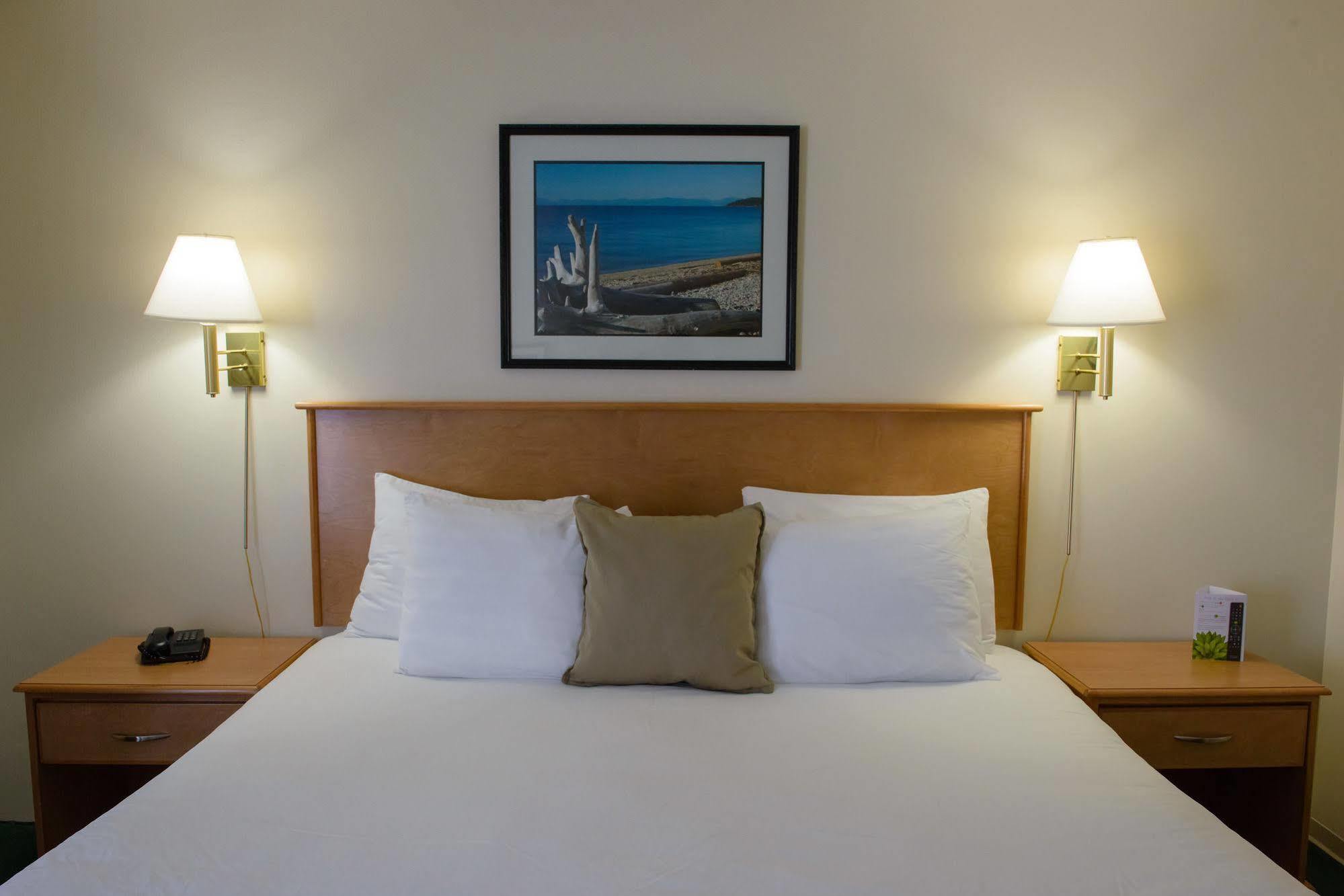 Driftwood Inn Sechelt Ngoại thất bức ảnh