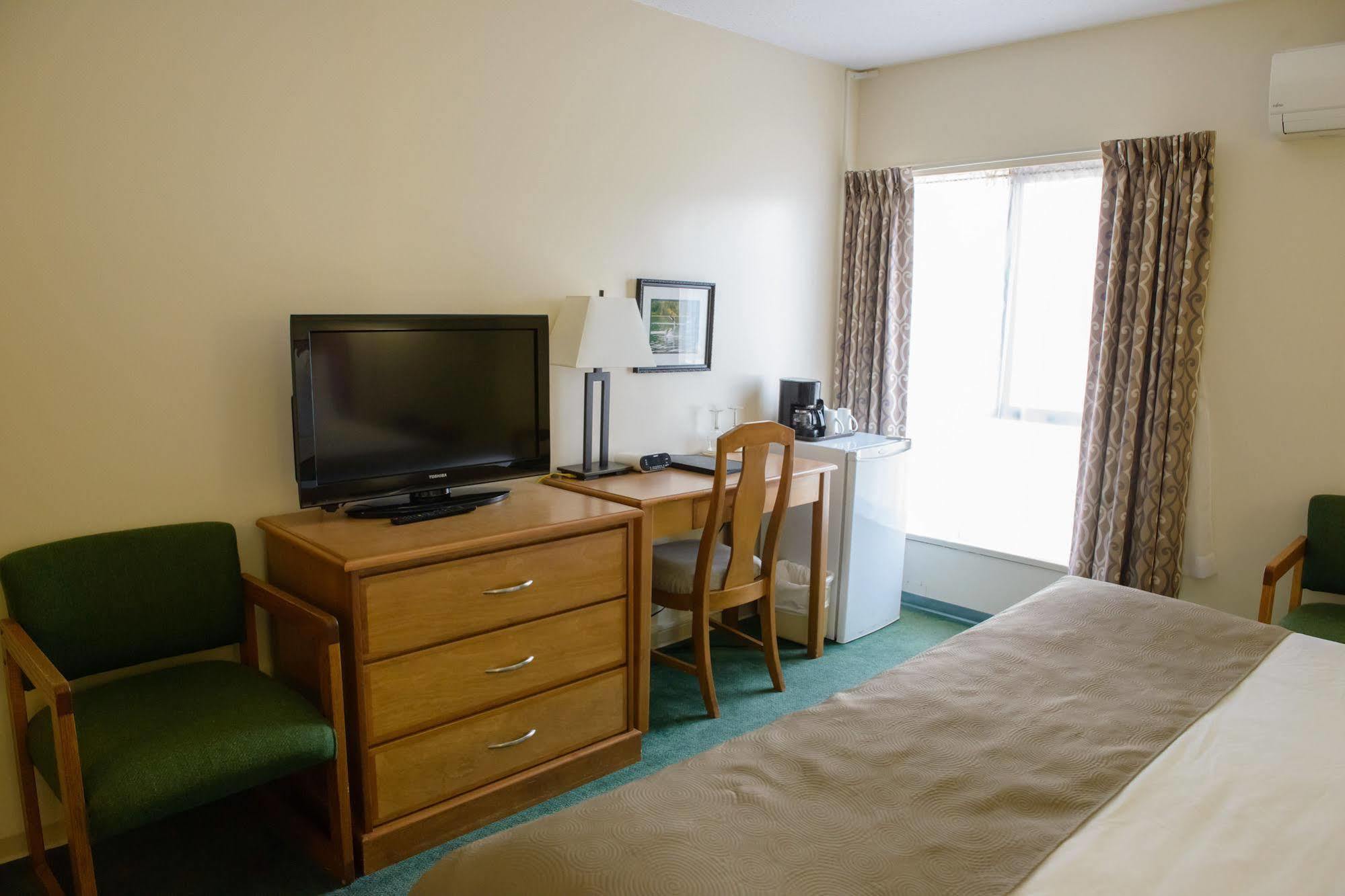 Driftwood Inn Sechelt Ngoại thất bức ảnh