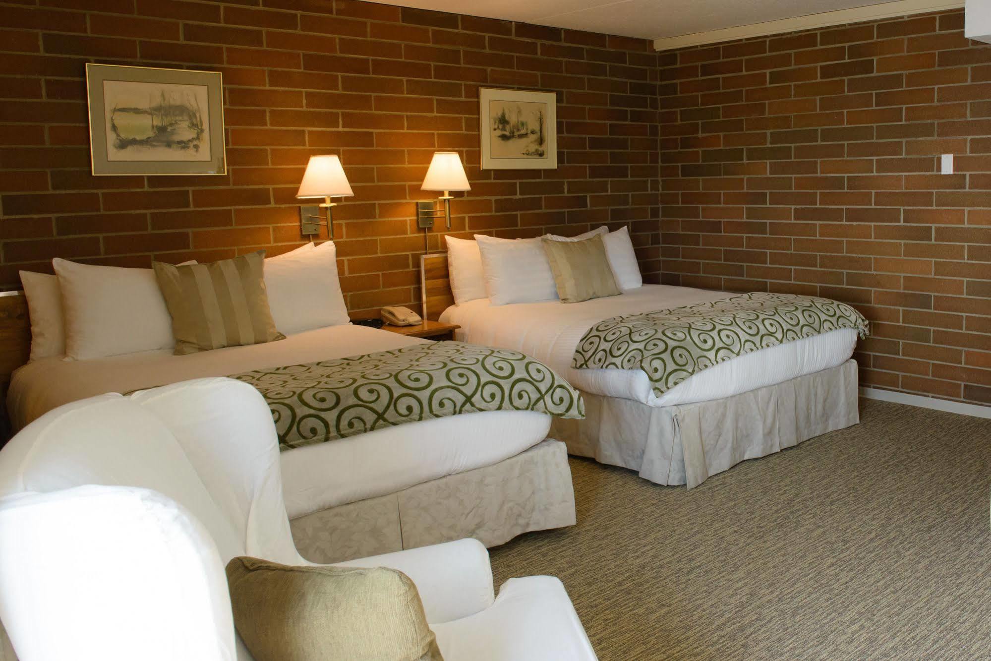 Driftwood Inn Sechelt Ngoại thất bức ảnh