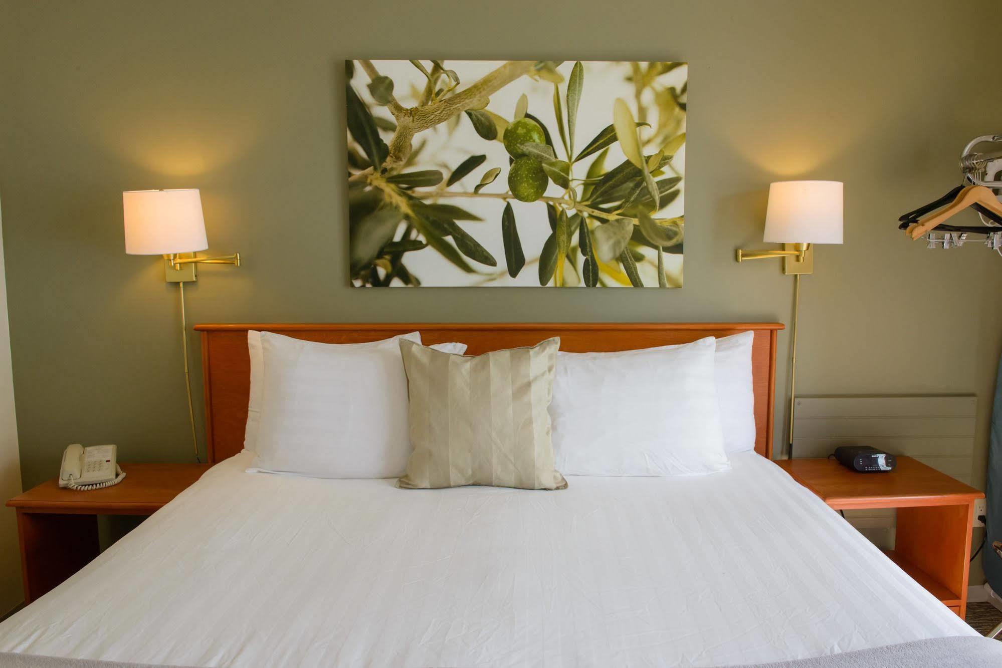Driftwood Inn Sechelt Ngoại thất bức ảnh