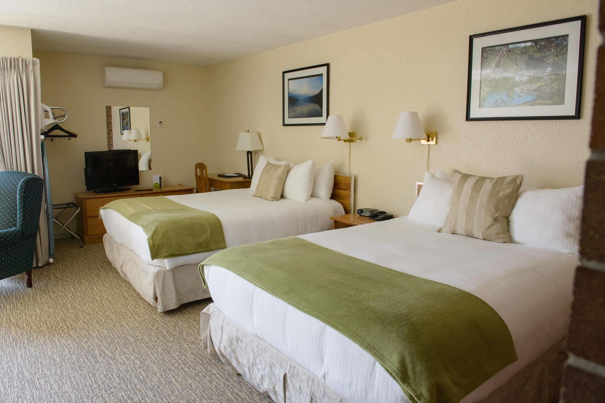 Driftwood Inn Sechelt Ngoại thất bức ảnh