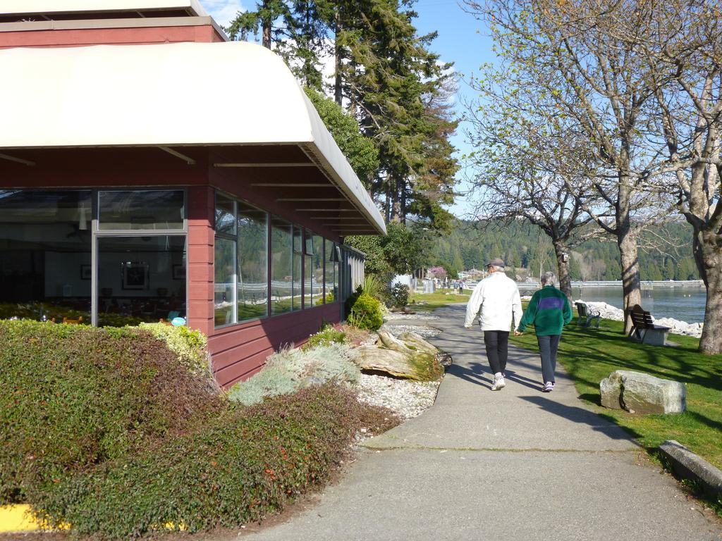 Driftwood Inn Sechelt Ngoại thất bức ảnh