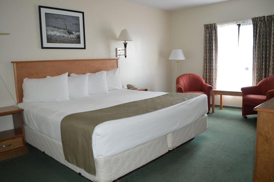 Driftwood Inn Sechelt Ngoại thất bức ảnh
